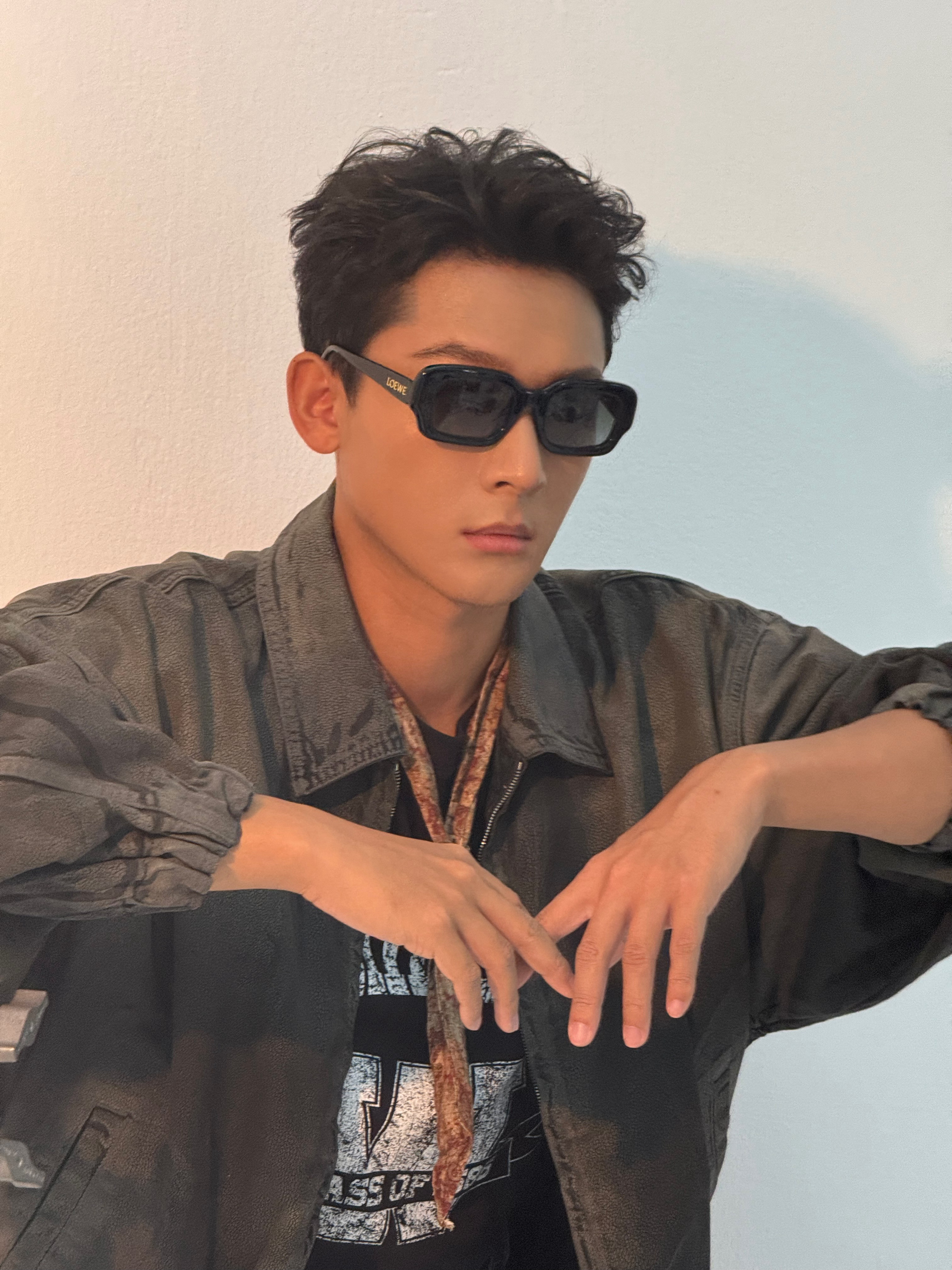张晚意晒的太黑记得抹白​​​