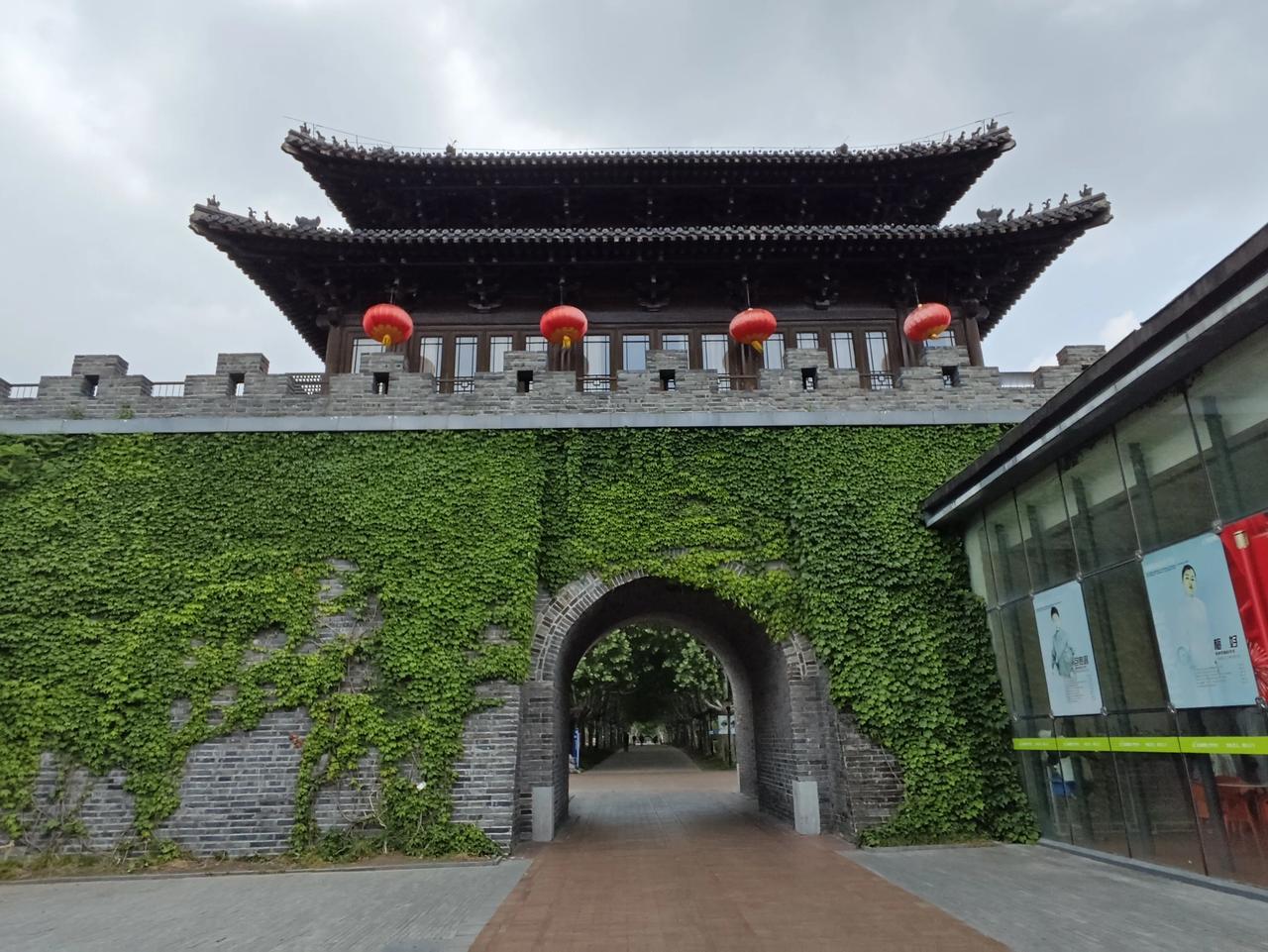 据说这是扬州本地人喜欢去的公园，免费🆓，有历史，而且环境优美。里面比较大，适合