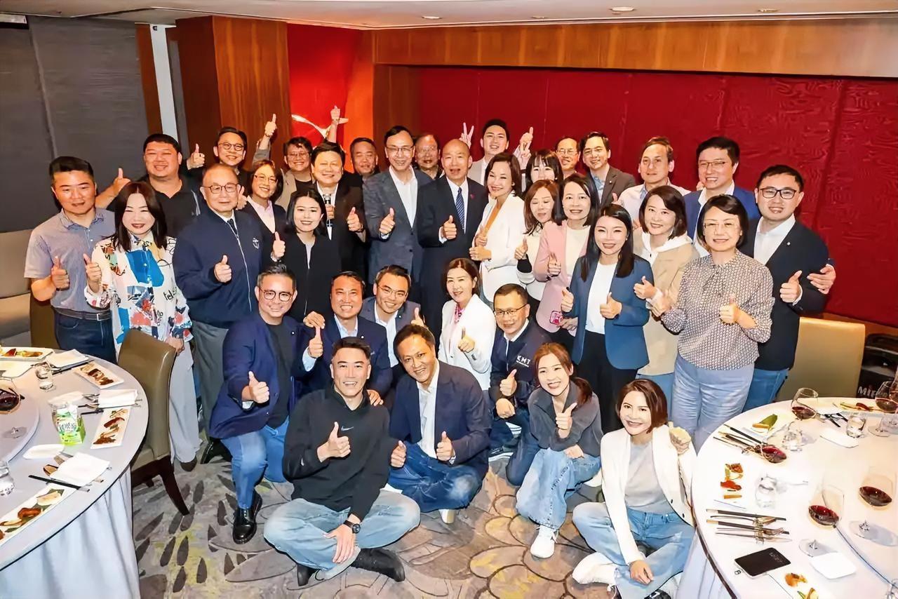 3月27日中午，朱立伦宴请国民党“立委”，原定缺席的徐巧芯、韩国瑜也到场。席