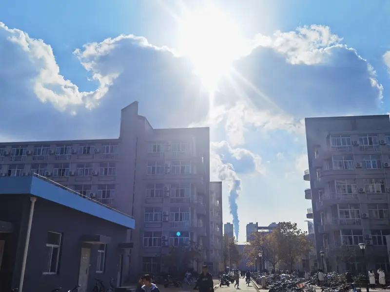 这天气真是像坐过山车！今天我国大部气温还在回升，黄淮南部及以南最高气温能到15℃