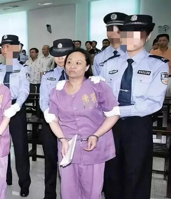 广东女贪官贪污13个亿，她是新中国贪污最大的女局长，被执行死刑前却说：戏称，我对