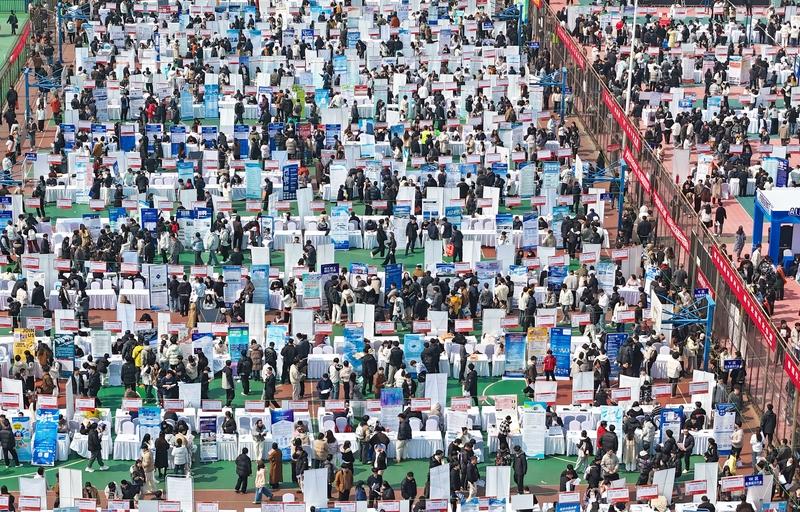 本科985，研究生985，这样的高门槛招聘，依然很卷。现在很多的央国企招聘。