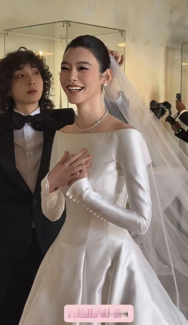 奚梦瑶婚礼化妆照，超模的脸就是不一样，头型也好美！