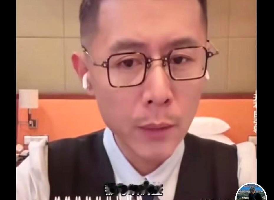 连麦那一刻，一个大一数学生开口就嫌家里脏乱，话还没完，大冰直接掐断：这几句放网上