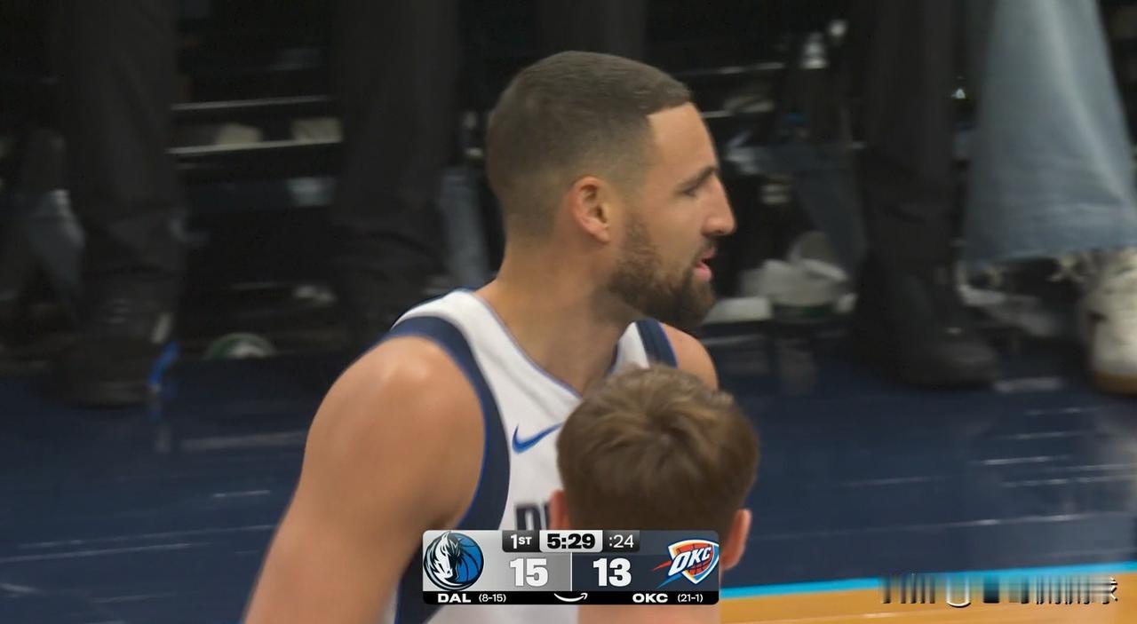 我强烈建议独行侠立刻裁掉克莱-汤普森！今天独行侠在客场以111：132惨败于雷霆