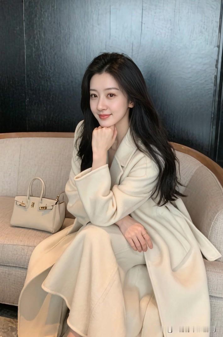 女人对男人爱，从不是无底线的付出或失去自我，而是懂他的逞强，包容他的脆弱