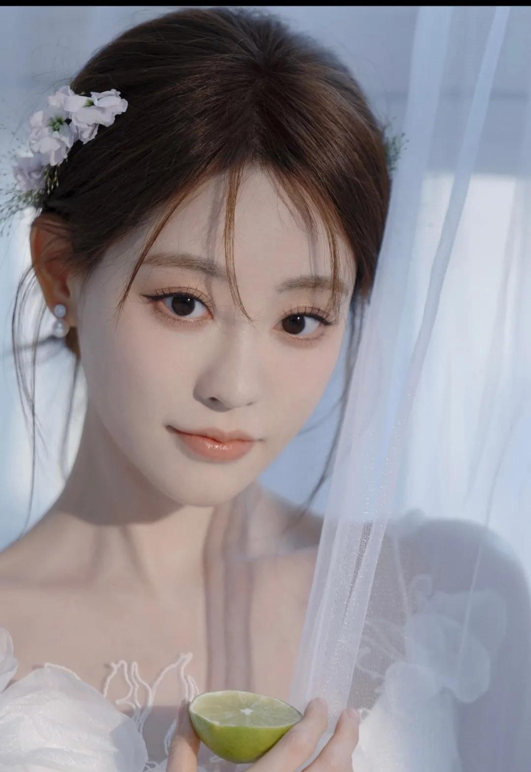 近几年来杨幂、张彬彬、黄梦莹等演员相继离开嘉行，今天，演员祝绪丹也发文告别嘉行。