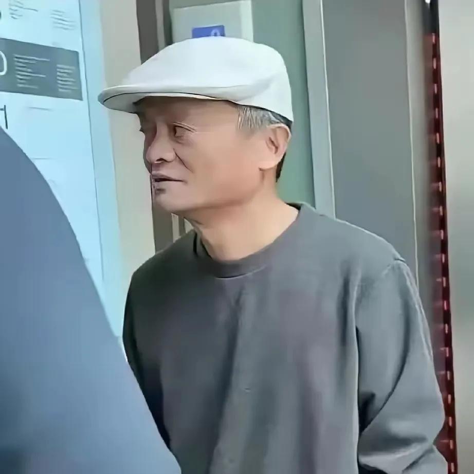 三十载知己陈伟走了，马云心里缺了块肉俩人1992年在英语夜校认识，那时候马云