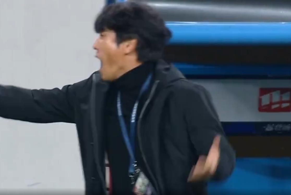 成都蓉城你办的什么事!死保上港夺冠?上一轮上港输给泰山队后,球迷几乎绝望,谁都