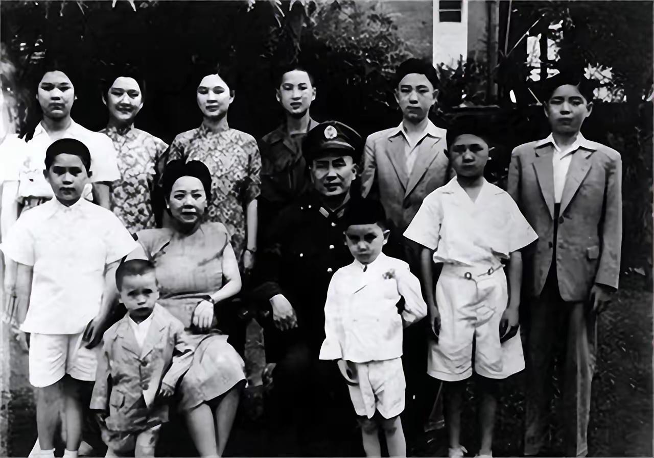 1930年10月，白崇禧的副官许辉看长官寂寞，把未婚妻王氏送来伺候白崇禧。没