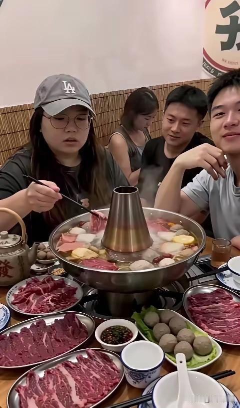 白嫖四人组的好日子到头了！有潮汕店家报警了，因为这四个人不是伤害个别商家，而是伤