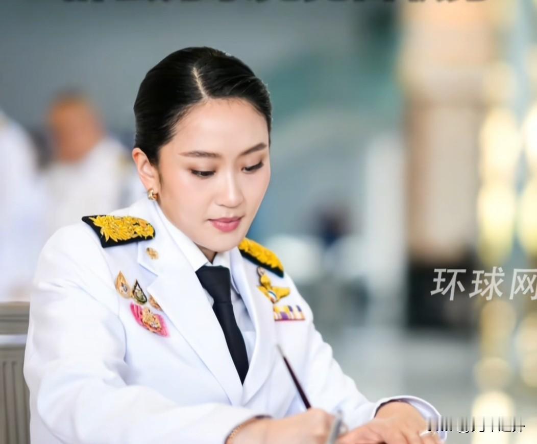 佩通坦辞任：为泰党的止损与重生之选佩通坦辞任为泰党首，绝非个人政治谢幕，而是