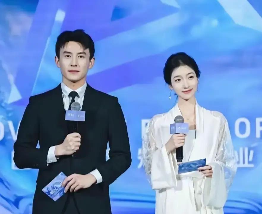 王格格在《开播吧！短剧季》里一句“刘萧旭是我带进短剧的第一个男主”，直接把观众