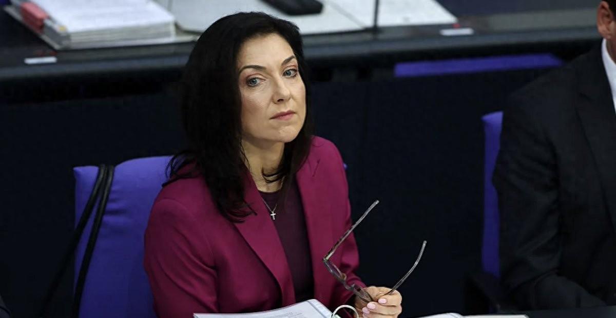 这位女部长的访华，预示“默克尔时代”的回归？德国现在没得选了德国经济部长赖歇