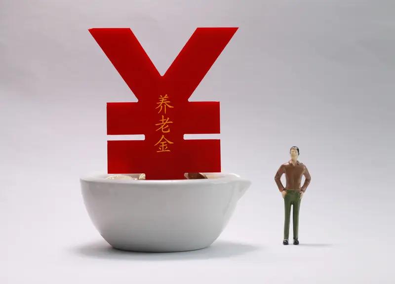 退休金一个月1.5万，那绝对是退休人群里的“金字塔尖”。2025年人社部数据