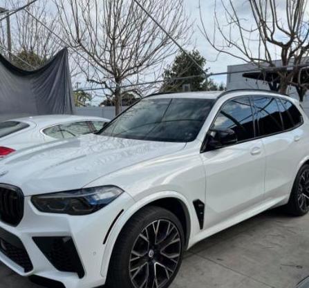一位汽车专家说，如果你手里还有一辆能正常开的燃油车，平时也没什么大故障，也不是三