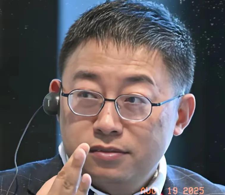 沈逸教授在复旦的办公室里，对着镜头说了句实在话。有些精英心里真正怕的，不是美国多