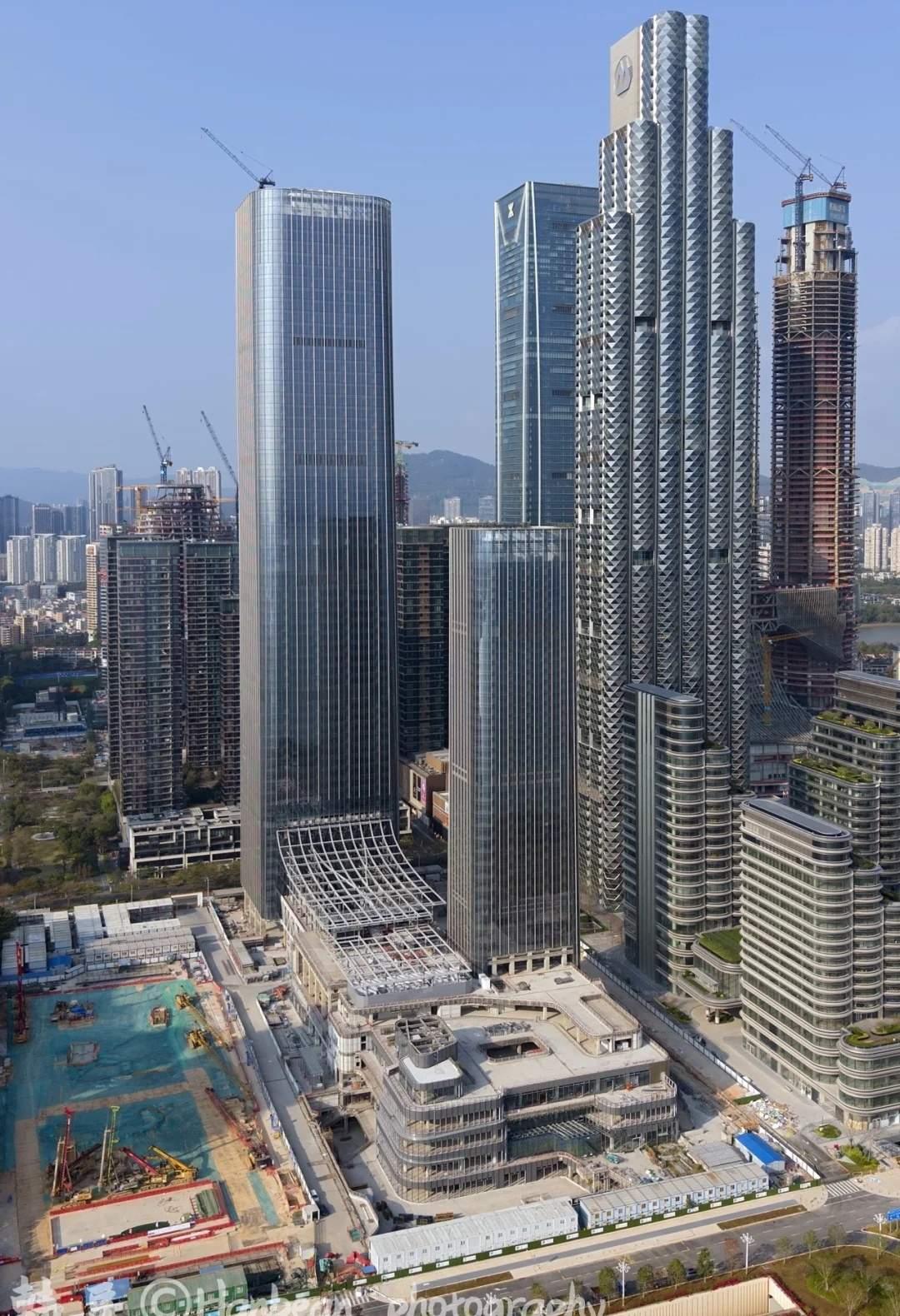 深圳中信金融中心大厦，楼高三百多米，为深圳又增添了一幢三百米以上的高楼。你说这一