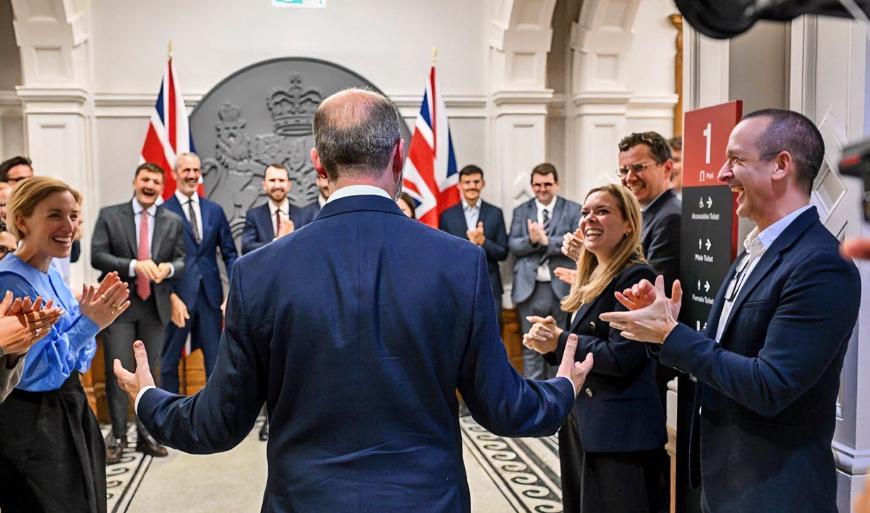 态度大转弯！英国放弃零补偿方案，英钢争端折射大国经贸博弈。英国商贸大臣雷