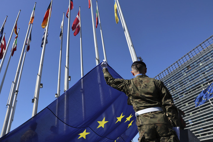 俄专家警告：欧洲独立建军难逃美国影响