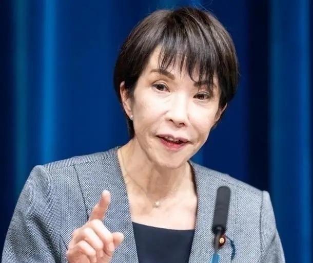 特朗普签了全球关税法案，对所有国家一视同仁加10%。日本的高市早苗刚在华盛顿说完