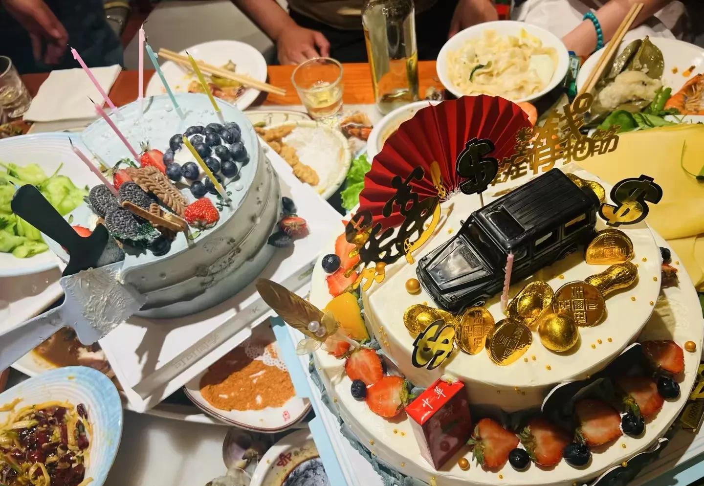 和前夫打架的第二天，竟是我与他正式分手的周年纪念日。一年光阴悄然而逝，那