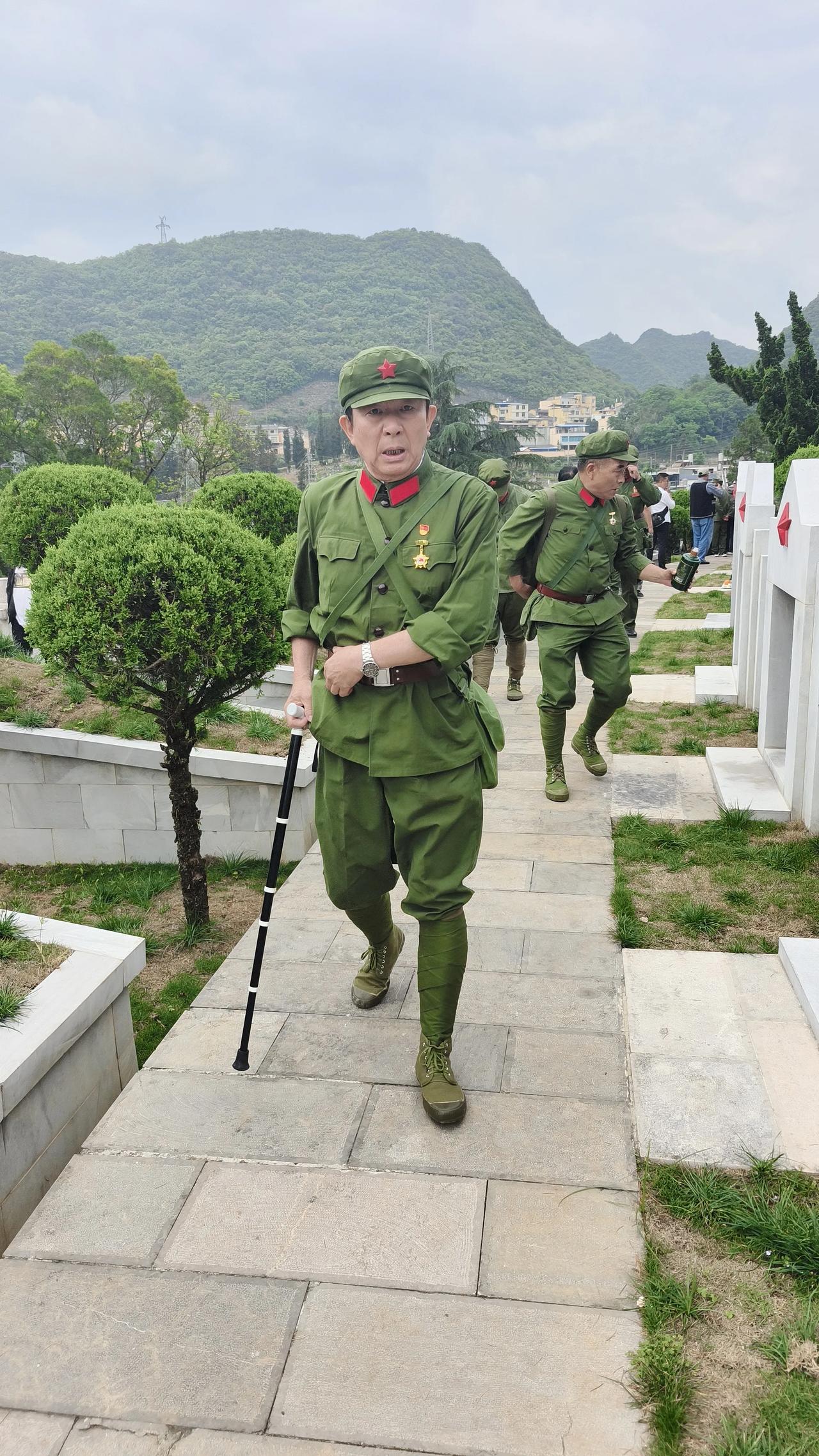 收复老山之主攻营铁血营长，日常生活中和蔼可亲的兄长，始终惦念同生共死的战友们，心