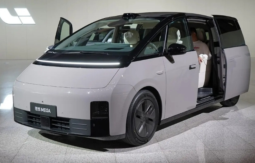 理想回应Mega其实就是冷却液漏了，电池没制冷了直热失控，说白了就是产品本身的缺