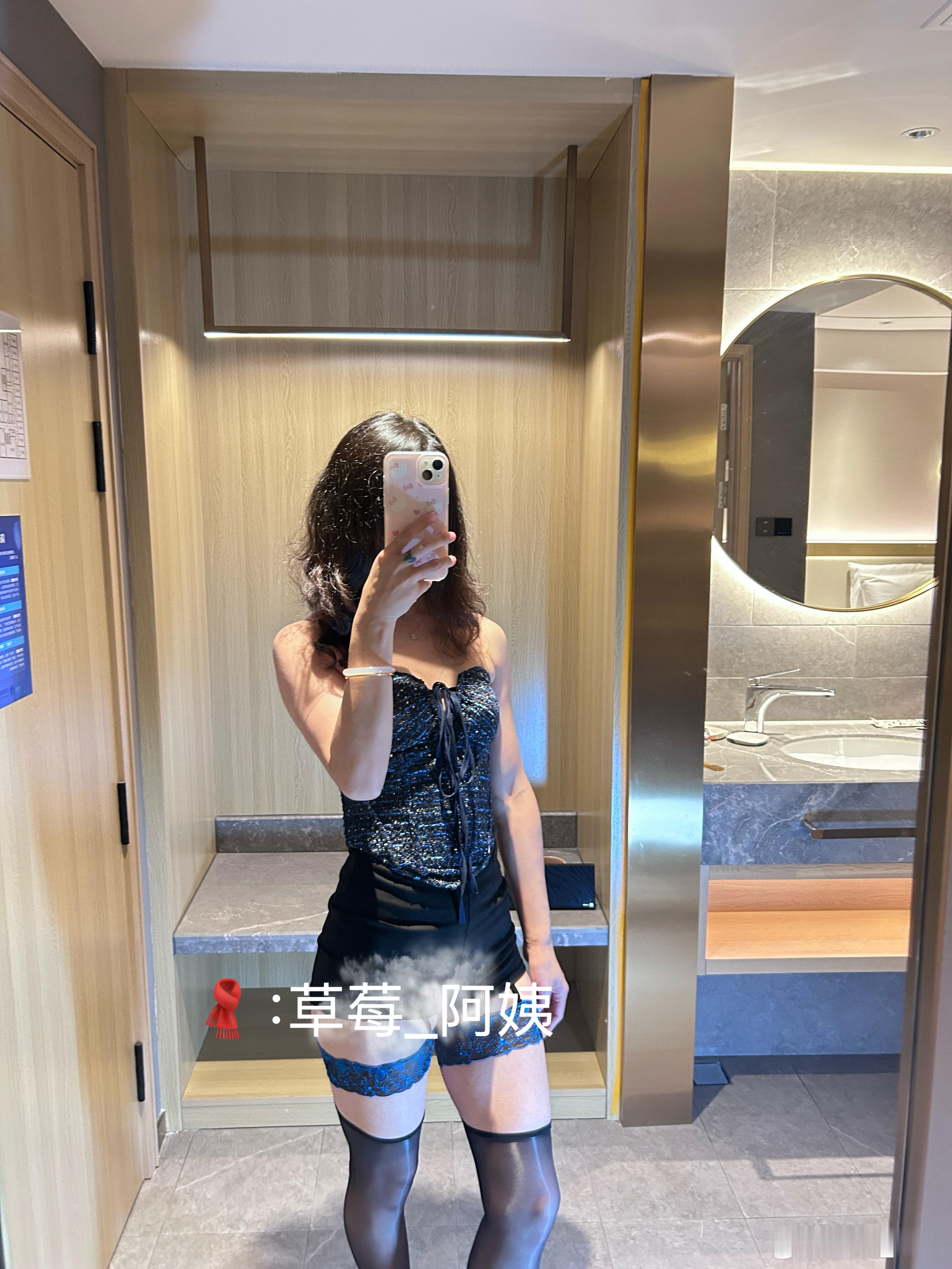 谁如此漂亮像只孔雀让你观赏🧦：绫-新品「莓」莓果刺绣吊带袜绫lingtou