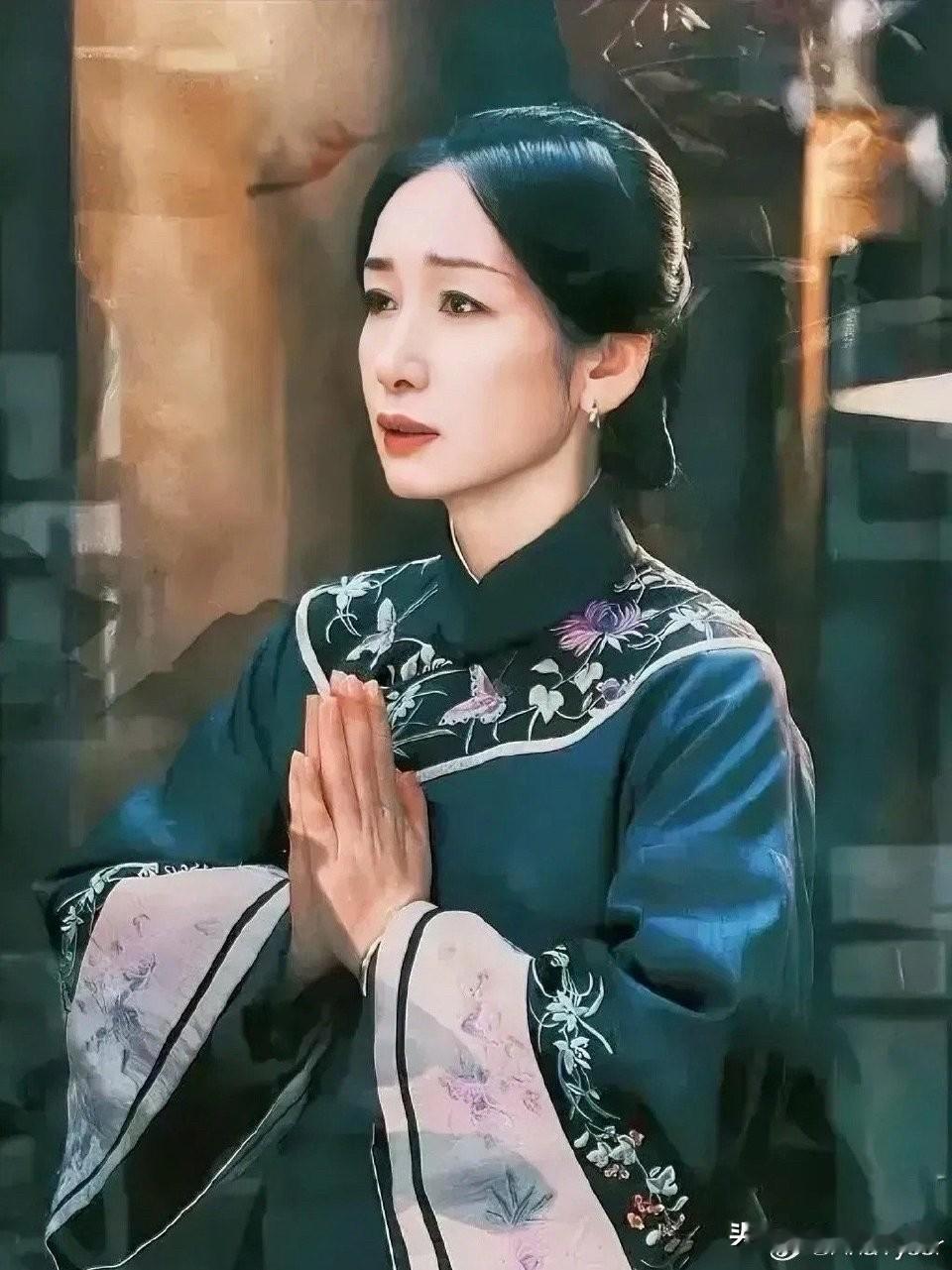 秦海璐实在不行你就退休吧不然你看看，你演的费左氏我都恨的牙痒痒，怎么能演的这