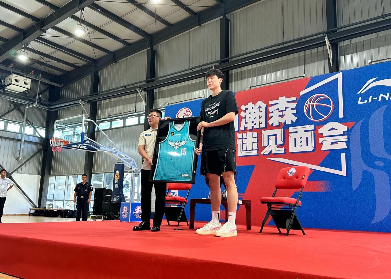 NBA趣闻：1、在杨瀚森为NBA球队效力期间，青岛男篮将暂时封存他的15号球衣