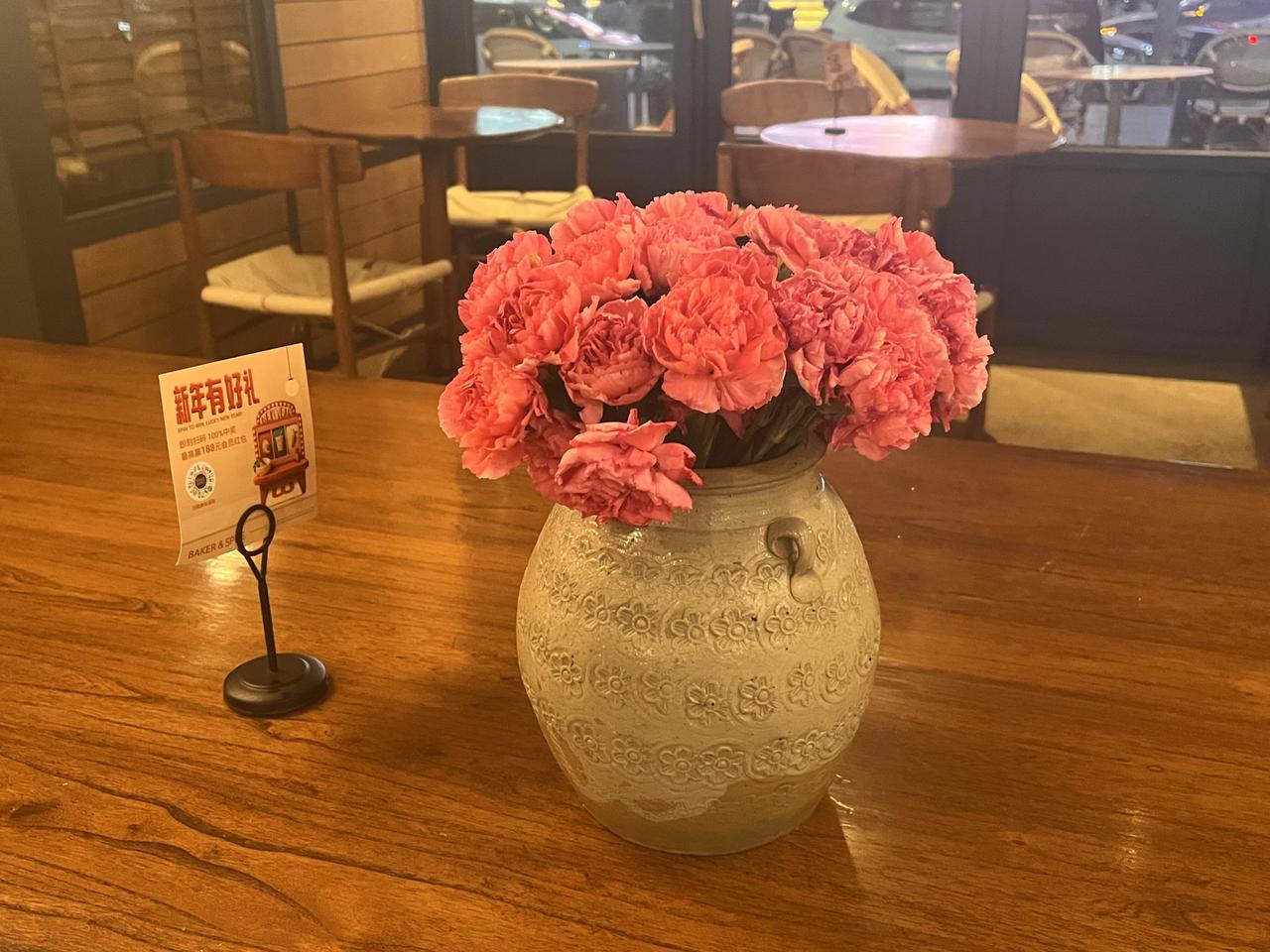 今天周五的行情挺意外的，证券开始发力了，光中信证券不到一个小时资金流入就有十