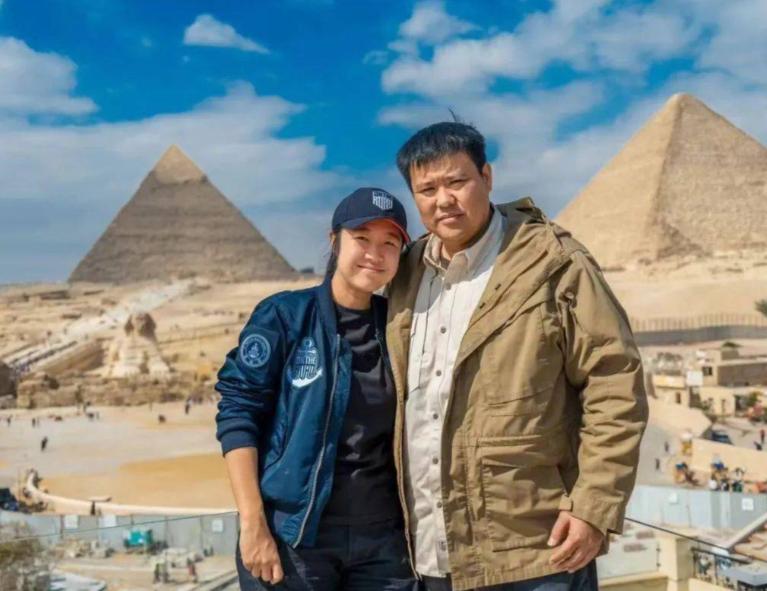 北京一对夫妻变卖了万贯家产只为环球旅行，10年旅游结束后一算账，他们竟赚了2个亿