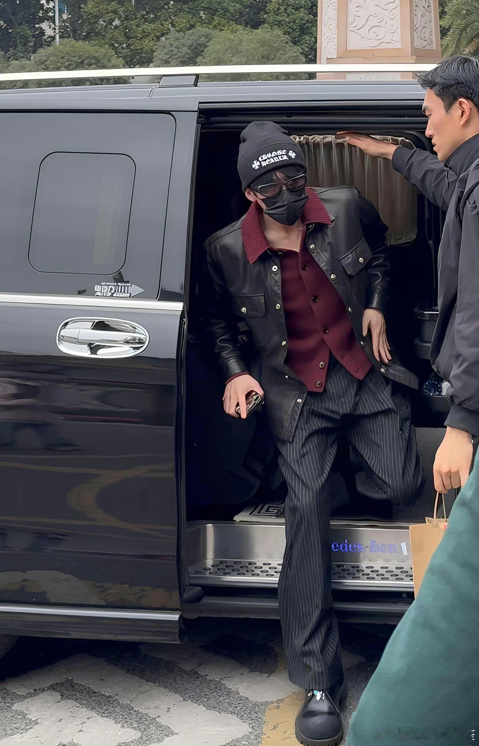 本命年穿红袜子踩小人也正常啊檀健次穿上红袜子了