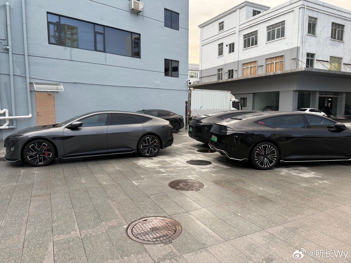 被阿维塔包围了[doge]​​​