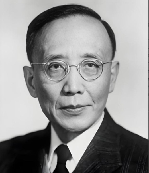 1978年，郭沫若因病去世不久，他妻子于立群突然自缢身亡。原来，她在整理丈夫遗物