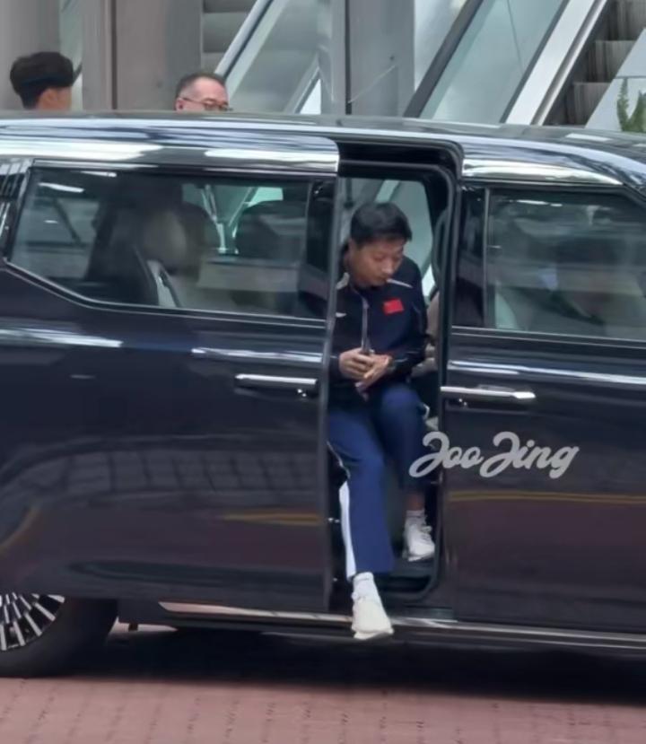 马龙在香港，被霍家宠成了“公主”霍家专车亲自接送，排面拉满；弟弟霍启