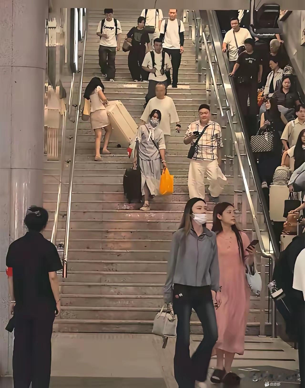 实在搞不懂，为什么不坐无障碍电梯？