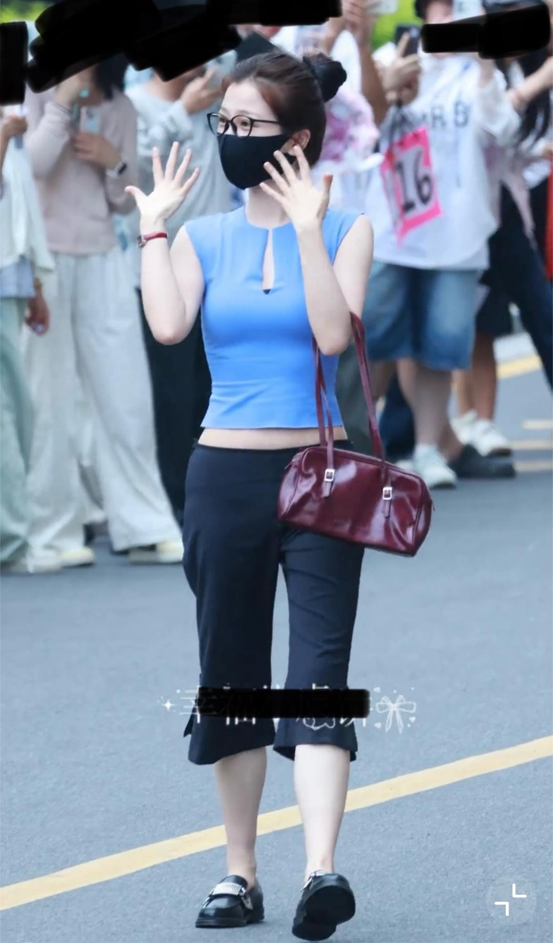 虞书欣最近怎么多了那么多丑衣服。。