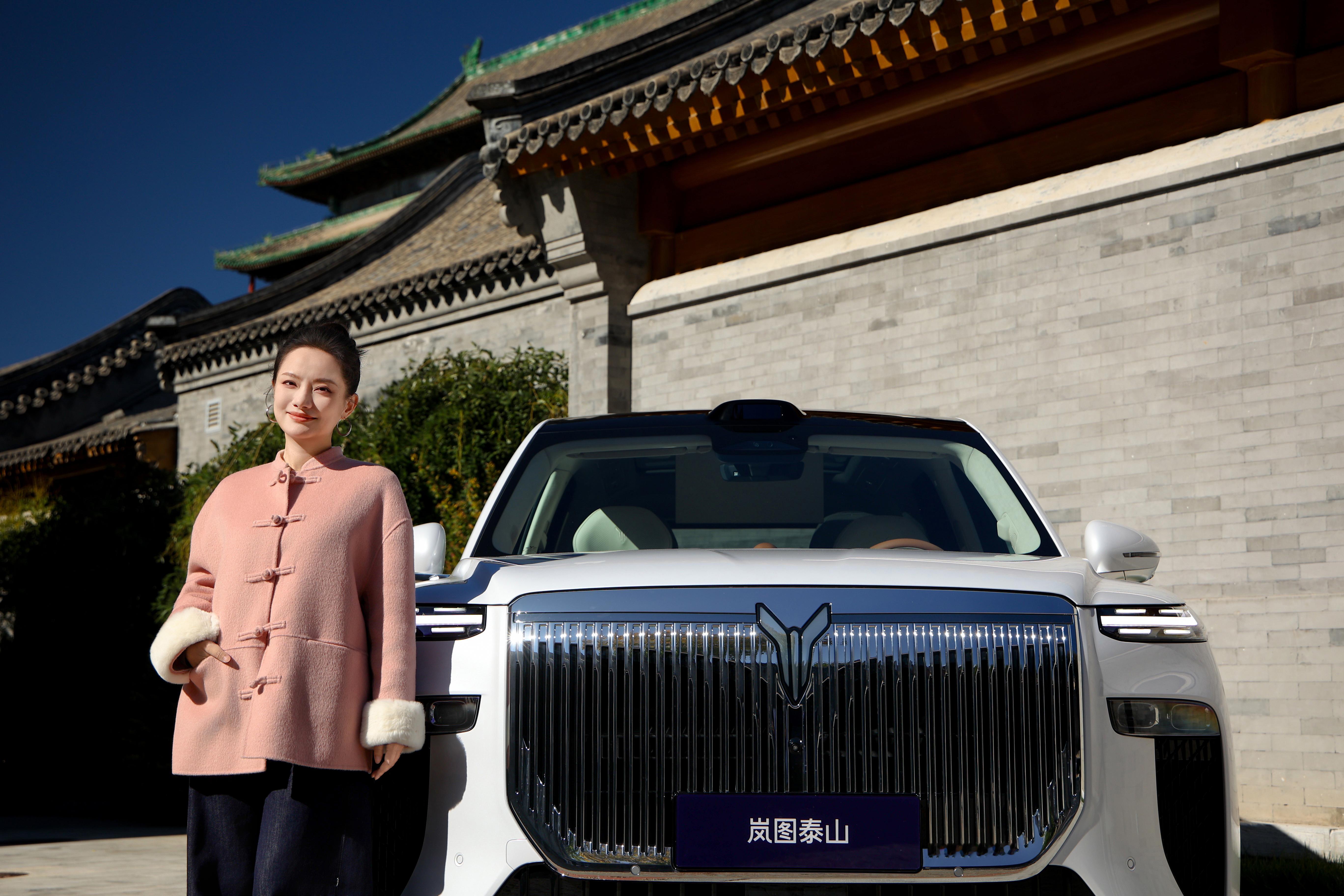 岚图泰山，全尺寸大六坐豪华SUV。这个外观怎么样？视频也拍啦，过几天发​​​