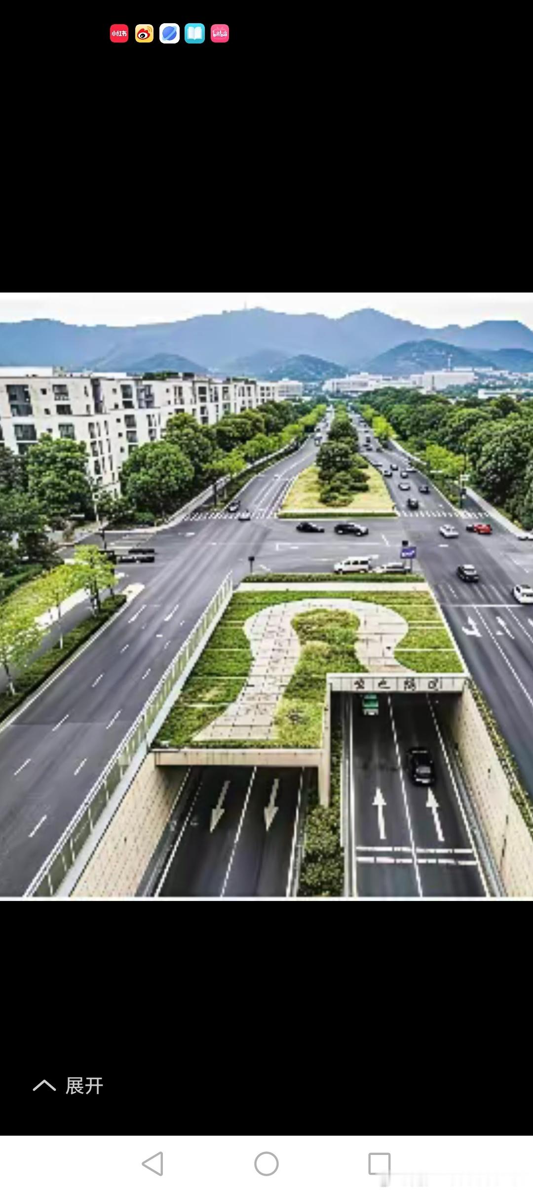 今天开车去杭州，是从杭州南下高速的。出了收费站不久就进了一个紫之隧道。开车刚进这
