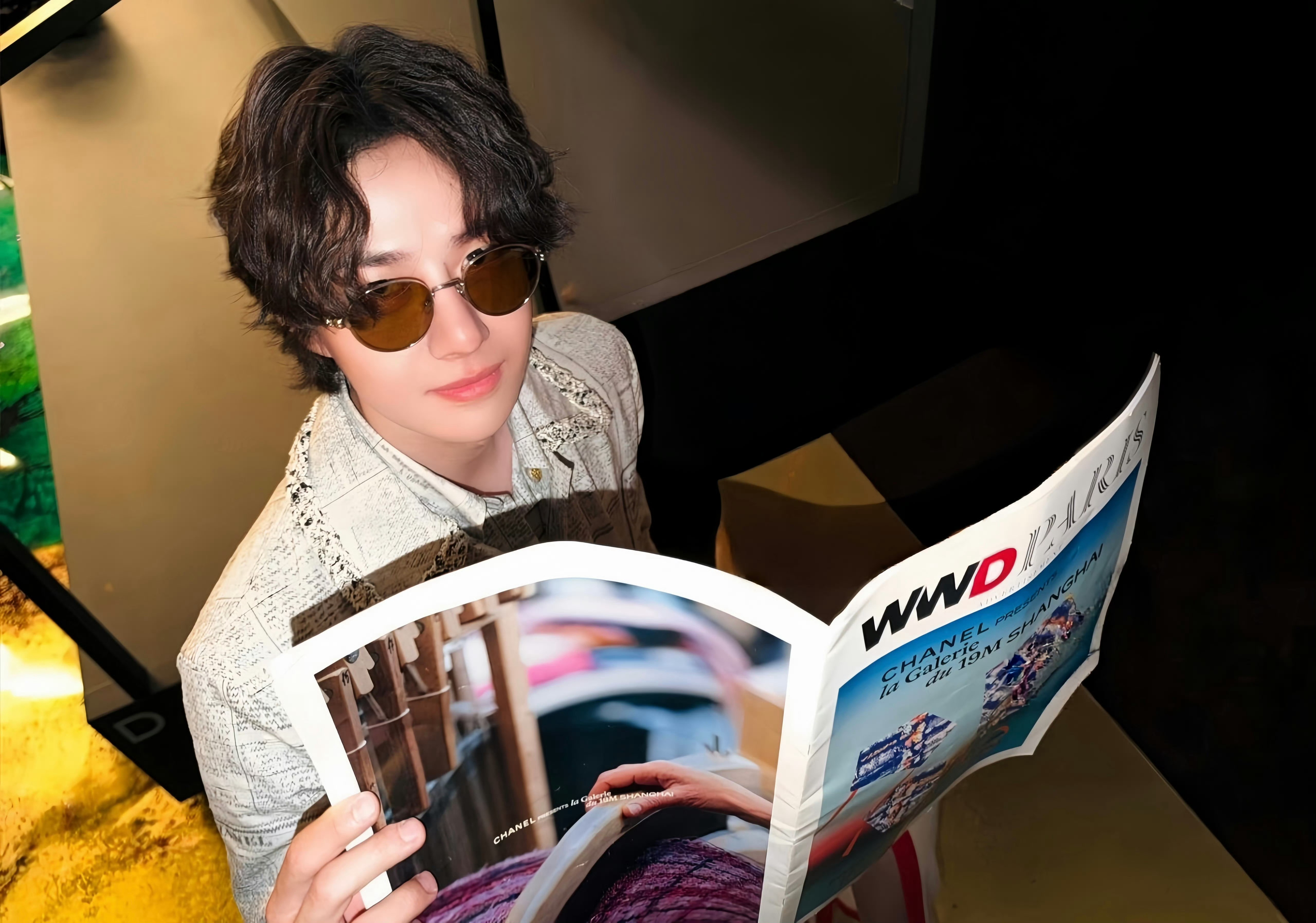 王一博香奈儿品牌形象大使王一博王一博巴黎时装周王一博，天生的时尚王者。‌镜