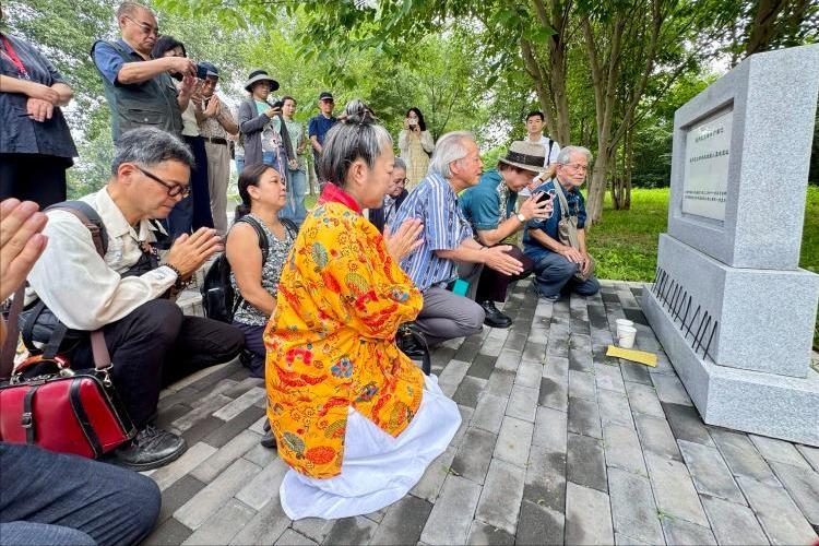 赴京祭祖后，琉球通告全世界：美国必须撤走海马斯，日本陷入被动。六月底，发生令