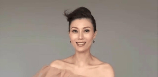 “我给你30个亿，不要离开我好不好？”李嘉欣看着肯低头的刘銮雄，冷冷一笑：“那你