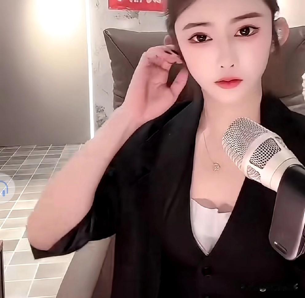 “豆包”主动解散粉丝团，T佑称赞并大力扶持。 T佑今