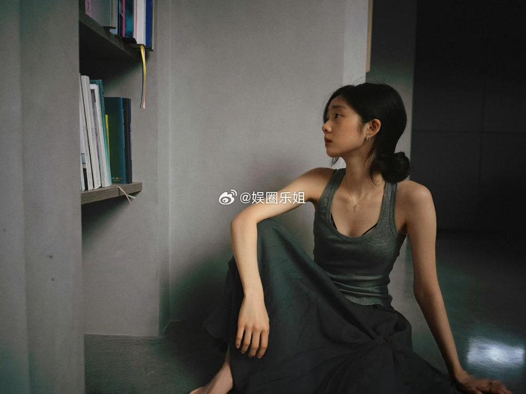 如果表现力是一种天赋，她是天生的演员！一举手一投足、一个眼神一个动作，她都有着鲜