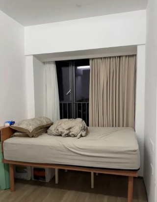 广东，一名女子的婆婆准备从乡下来她家帮忙照看孩子，可是，她家的户型太小，家里除了