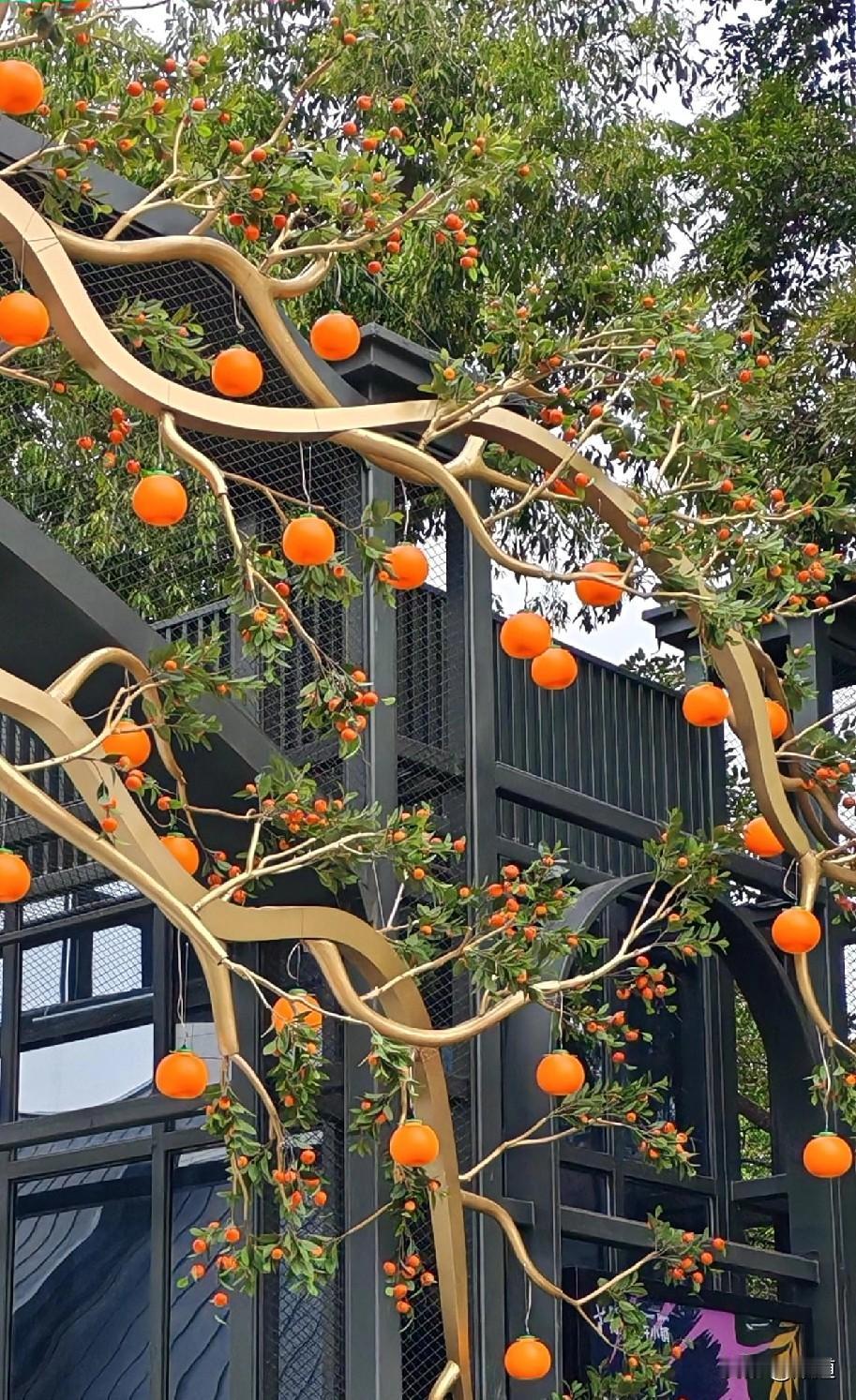 后妈难当啊。39岁女子带一13岁女儿和45岁二婚带一8岁儿子老公结婚4年了，俩