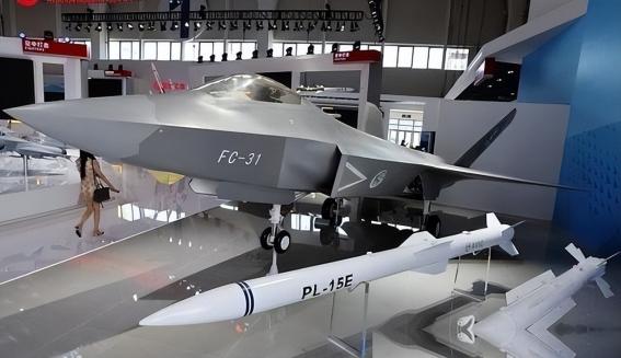 一位美国华人曾经表示，中国阅兵展示的武器装备，都是10年前的技术，阅兵结束之后，