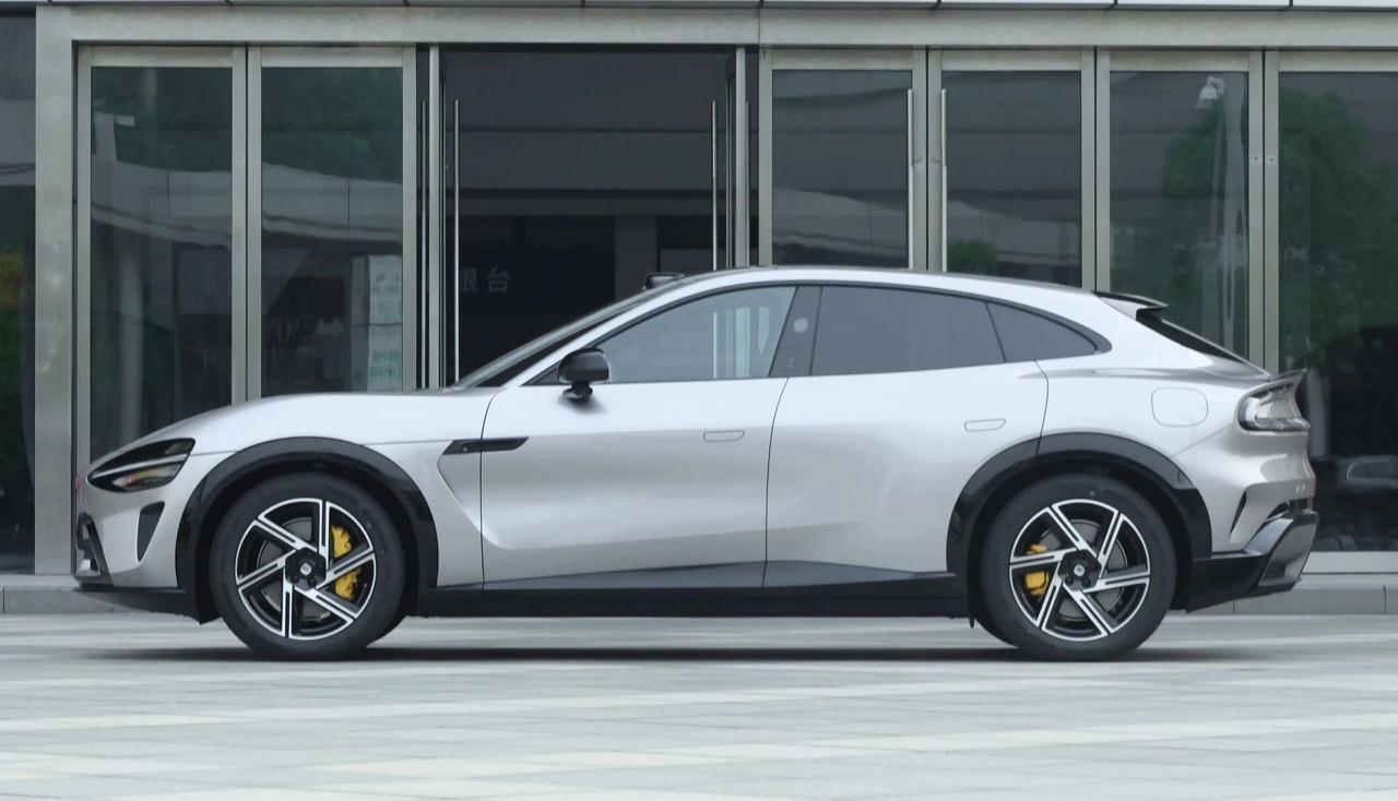 越来越矮，中型SUV，都变成了矮人王国。新能源SUV，为了减少风阻，降低能耗，一